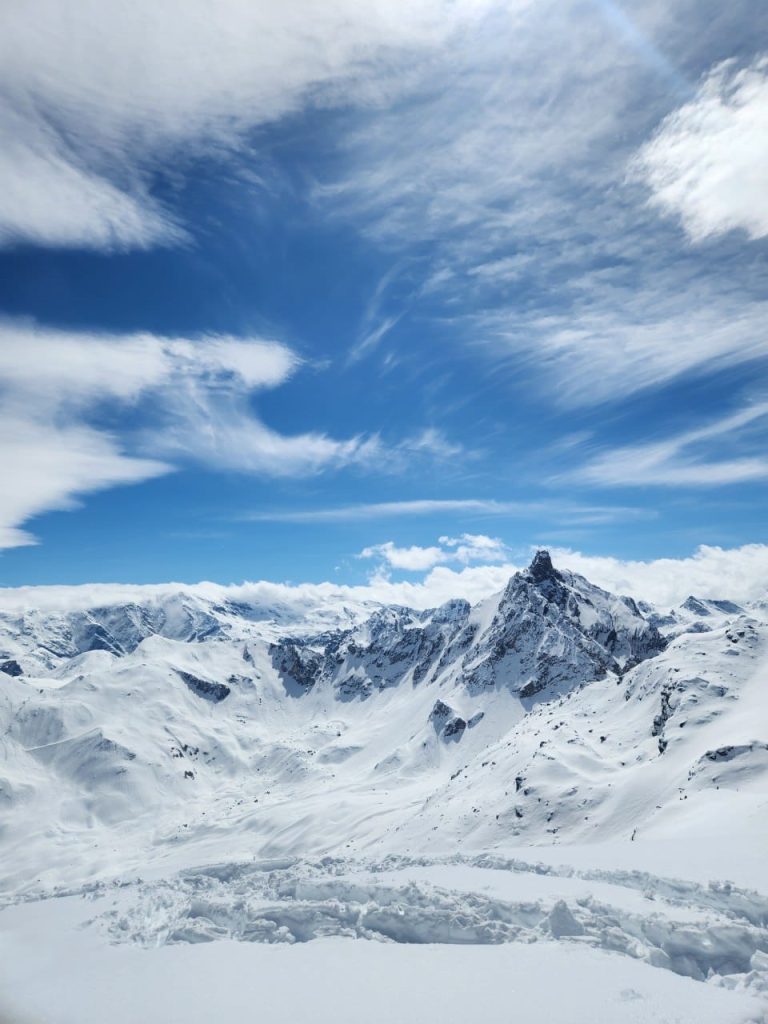 Paysage d'hiver à Val Thorens, dans les 3 Vallées, lieu prisé par les voyageurs pour les locations saisonnières en montagne